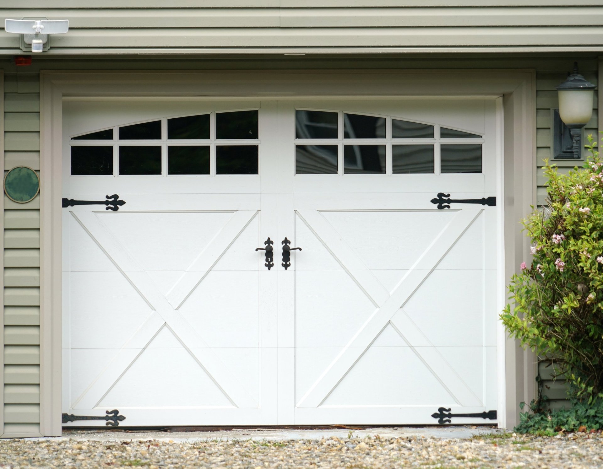 Close up on facade view of garage door